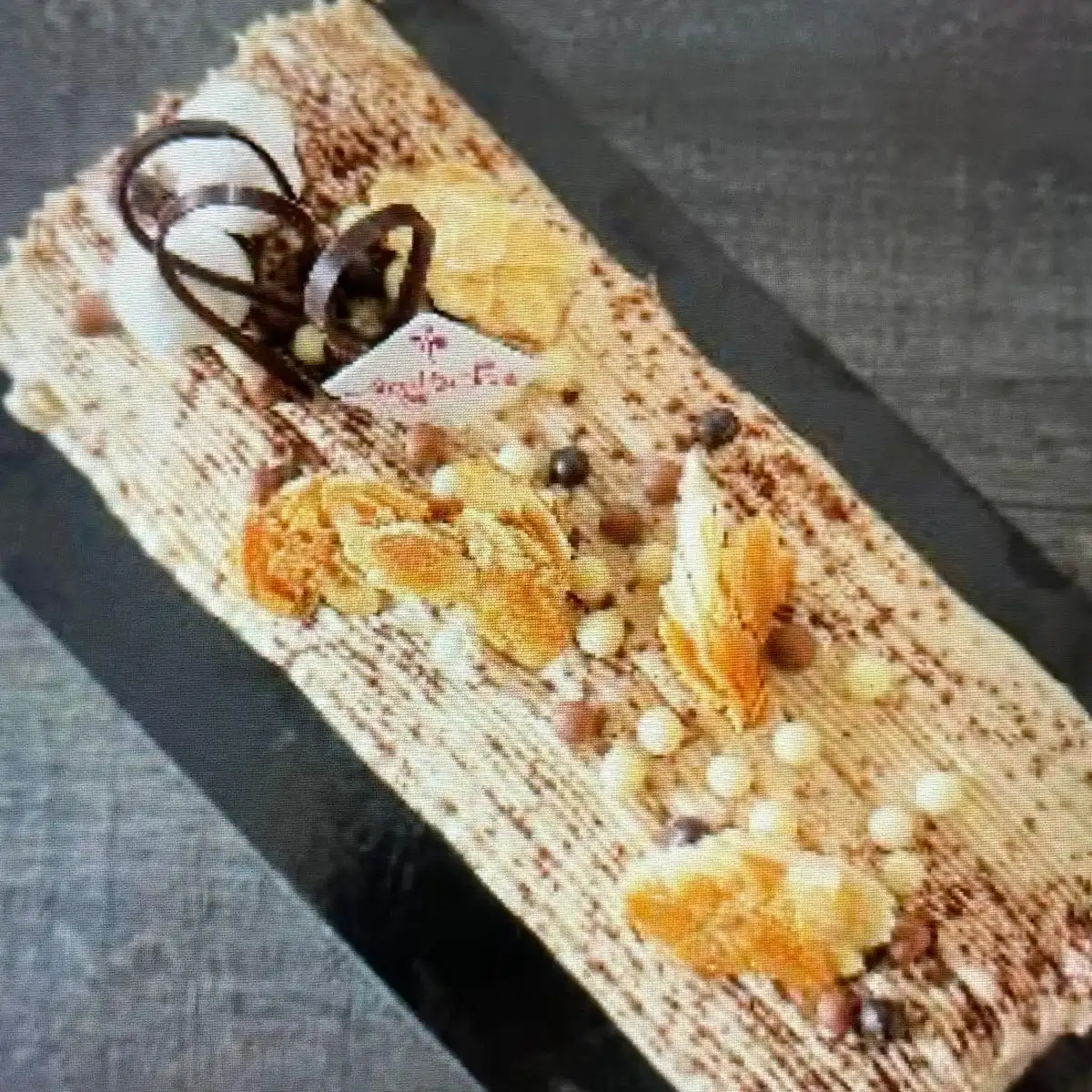 ROULADE AU PRALINÉ  12 parts